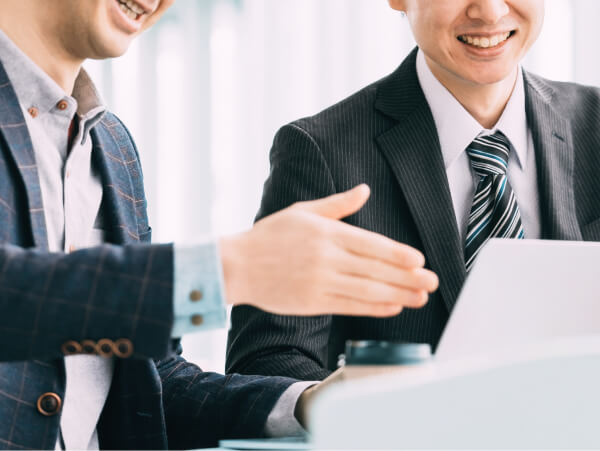 業界内のさまざまな企業から多くの求人